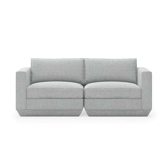 Gus* Modern Podium 2, sofa 2 places, en bois et tissu, bayview silver