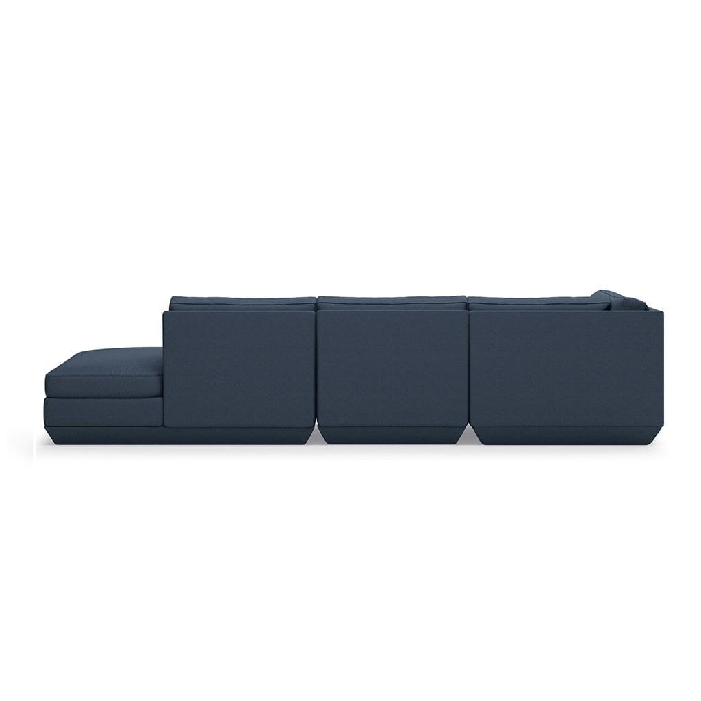 Gus* Modern Podium 4, sofa sectionnel lounge et ottoman, en bois et tissu, hanson navy, gauche