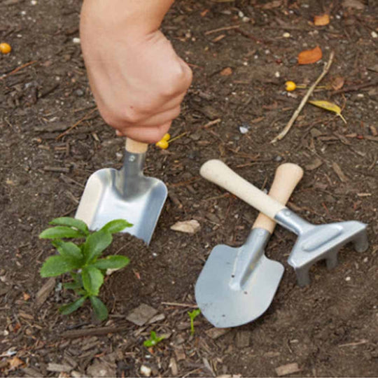 Rustiques et polyvalents, ces outils sont indispensables pour les petits jardins et les amateurs de jardinage.