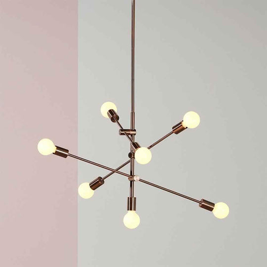 La discrète lampe suspendue Byron marie subtilement modernité et fonctionnalité. Ses trois bras ajustables et sept luminaires offrent une esthétique raffinée, disponible en laiton, cuivre ou noir mat.