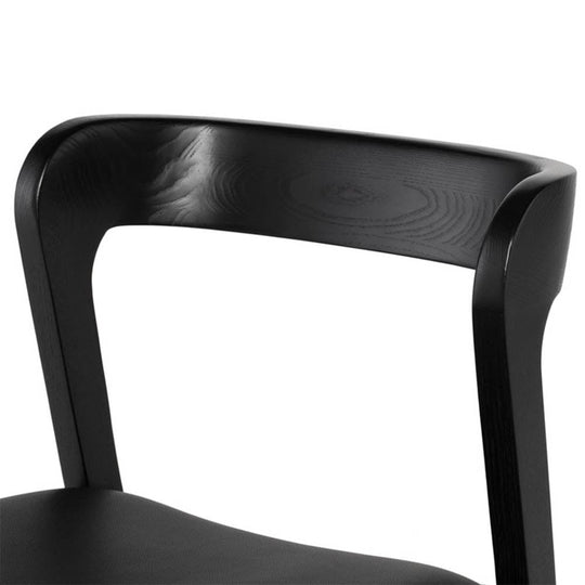 Chaise Bjorn : touche de modernité et polyvalence pour votre espace. Design intemporel et adaptabilité optimale.