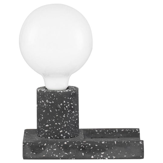 Explorez la lampe Gloria : base en terrazzo irrégulière et éclats de couleur pour un point de mire dynamique dans votre décor.