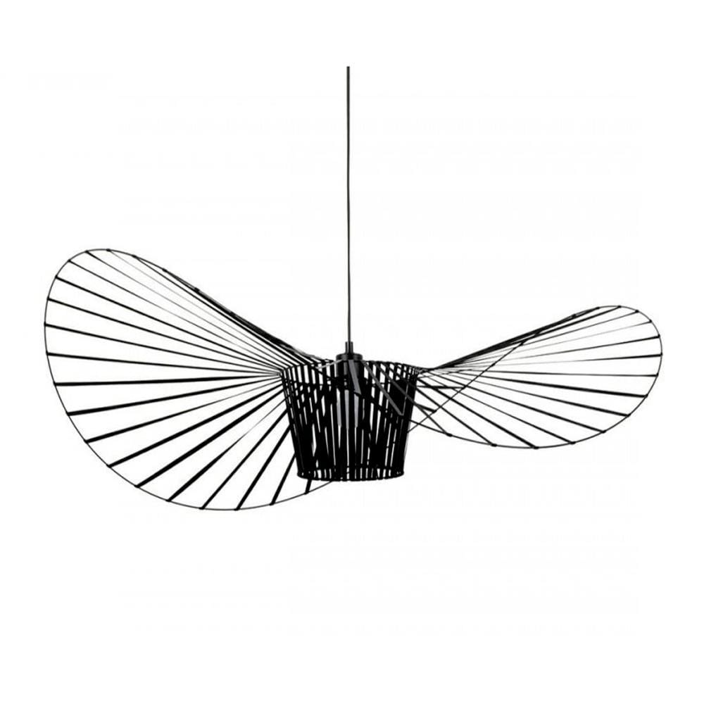 Aérienne et captivante, la suspension Vertigo crée un impact visuel unique. Son abat-jour volumineux offre une lumière intrigante, ajoutant une dimension artistique et enveloppante à votre pièce. Noir, 47.